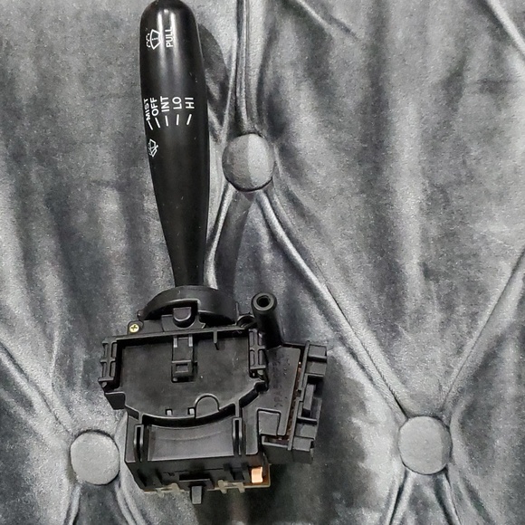 Toyota Matrix Headlight and Windshield Control Switch - Picture 4 of 4